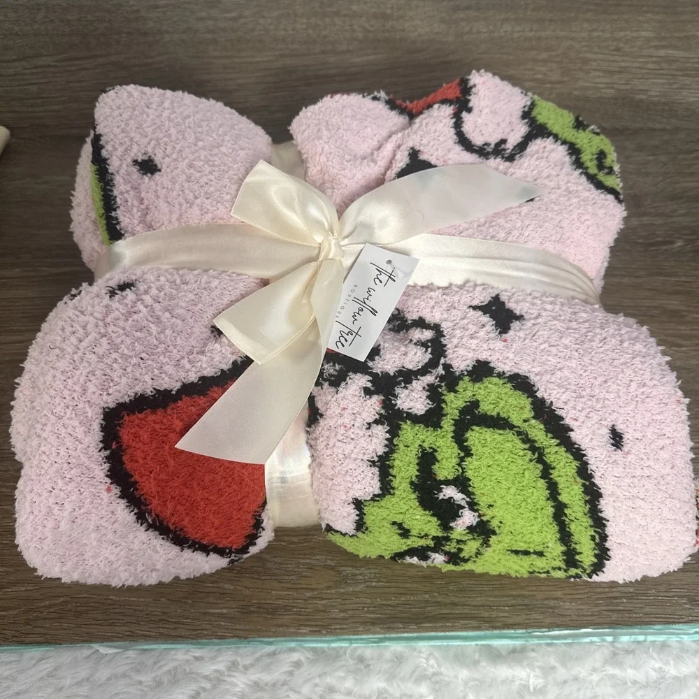 Grinch Pink Throw Blanket 50x60 Christmas Holiday Soft Plush NWT Willow Tree